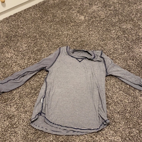 1 dress 3 shirts - Picture 4 of 4